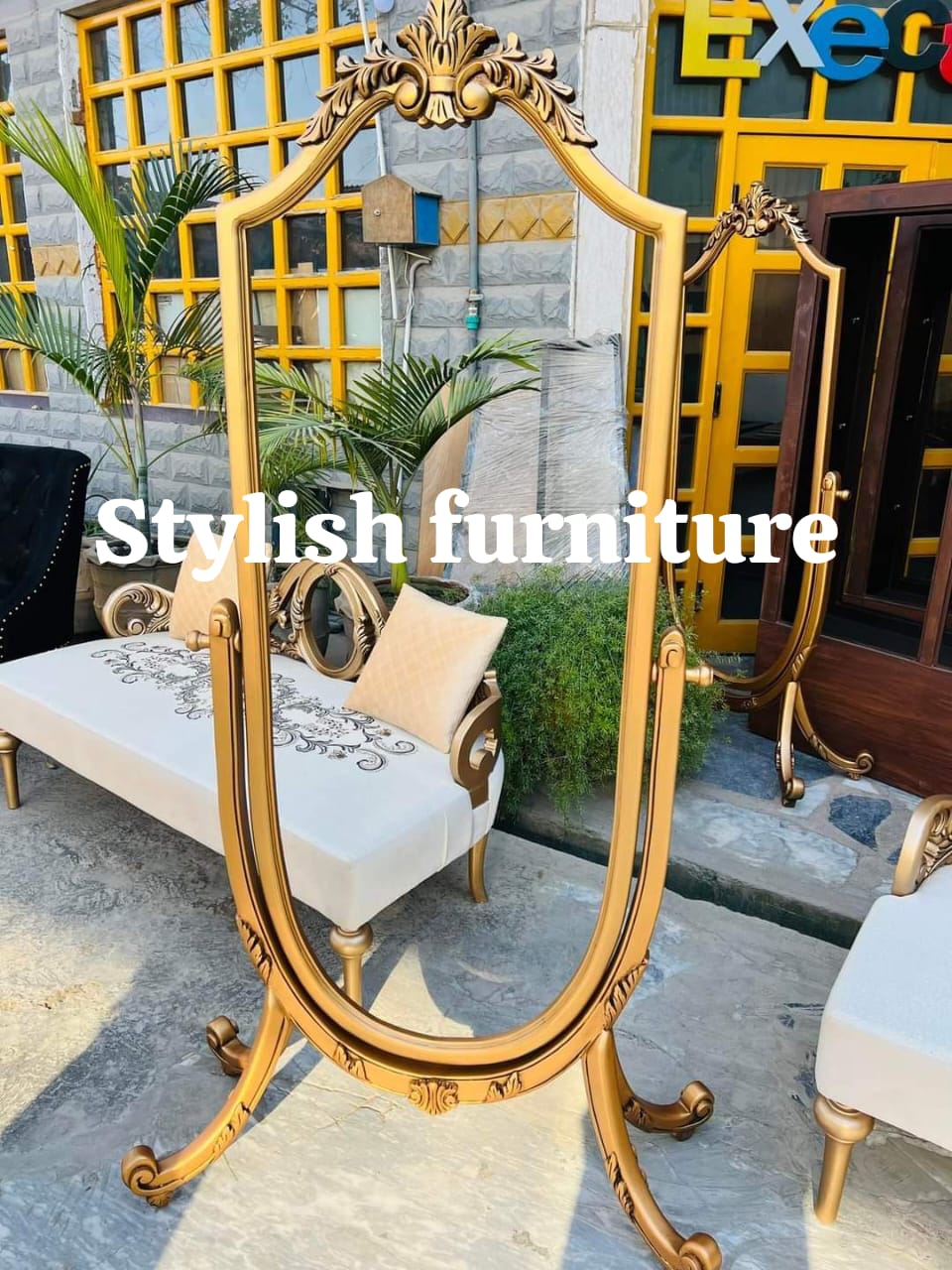 Royal Design Stand Mirror